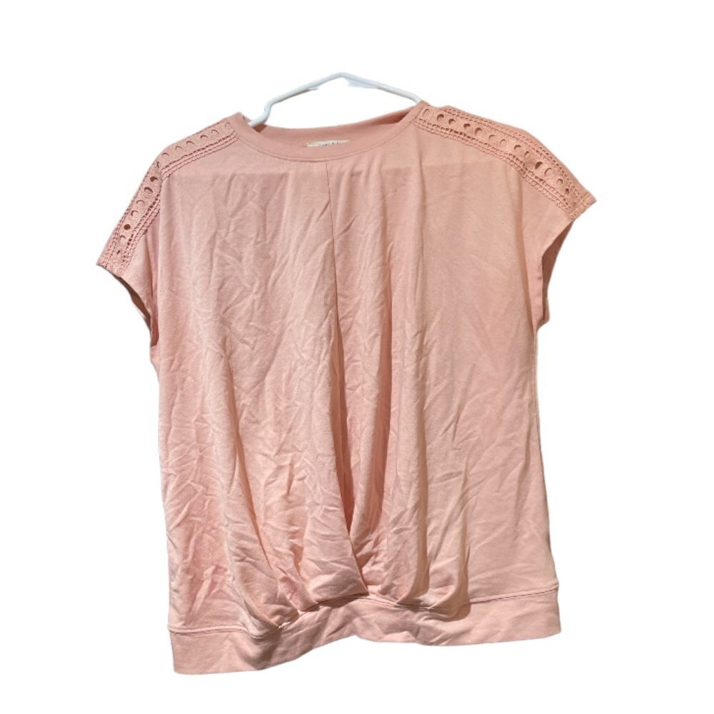 *CLOSET CLEAROUT* Como Blu Medium Pink Top with Lace Shoulders and Cinched